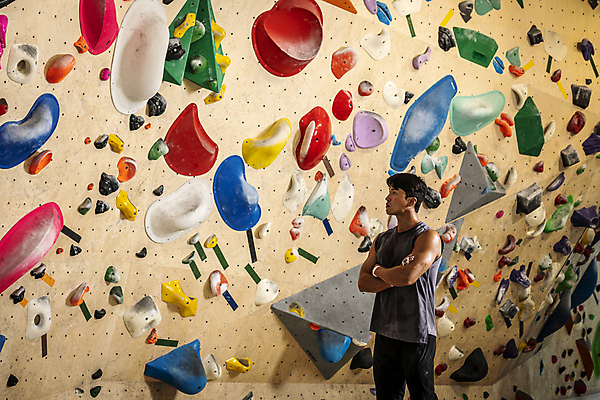 포토 JPG 응시 남자 40대 중년 중년라이프 실내 한명 상반신 취미 옆모습 운동복 운동 팔짱 한국인 암벽 체육관 암벽등반 손목보호대 인공암벽등반 클라이밍 테이핑 중년남자한명만 영포티 국내포토 1 라이프스타일 시선 옷 뷰포인트 모션 건강 사람 동양인 성인 내부 치료 등산 등반 신조어 남자한명만 중년남자만 파일형식