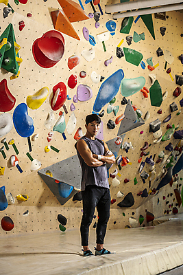 포토 JPG 전신 응시 남자 40대 중년 중년라이프 실내 한명 서기 취미 앞모습 운동복 운동 팔짱 한국인 암벽 체육관 암벽등반 손목보호대 인공암벽등반 클라이밍 테이핑 중년남자한명만 영포티 국내포토 1 라이프스타일 시선 옷 뷰포인트 모션 건강 사람 동양인 성인 내부 치료 등산 등반 신조어 남자한명만 중년남자만 파일형식