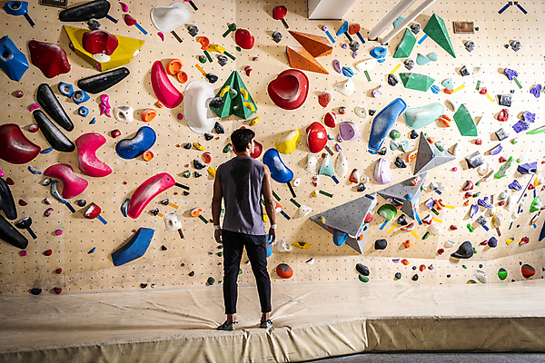 포토 JPG 전신 응시 남자 40대 중년 중년라이프 실내 한명 서기 취미 뒷모습 운동복 운동 한국인 암벽 체육관 암벽등반 인공암벽등반 클라이밍 중년남자한명만 영포티 국내포토 1 라이프스타일 시선 옷 뷰포인트 모션 건강 사람 동양인 성인 내부 등산 등반 신조어 남자한명만 중년남자만 파일형식