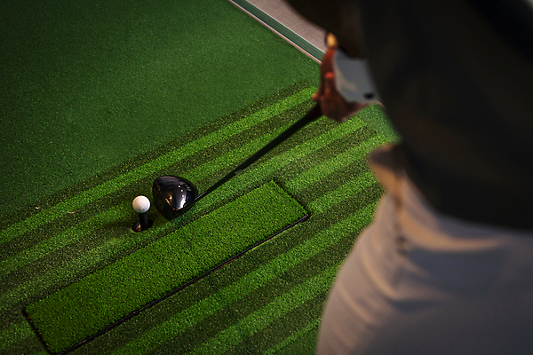 포토 JPG 손 남자 40대 중년 중년라이프 골프공 실내 한명 서기 들기 상반신 취미 뒷모습 운동 스크린 골프채 한국인 잡기 소프트포커스 골프연습장 골프연습 스크린골프 스크린골프장 중년남자한명만 영포티 국내포토 1 라이프스타일 뷰포인트 골프 공 모션 골프장 골프용품 촬영기법 건강 사람 동양인 성인 내부 신체부위 연습 신조어 남자한명만 중년남자만 파일형식