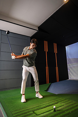 포토 JPG 전신 응시 남자 40대 중년 중년라이프 골프공 실내 한명 서기 들기 취미 앞모습 운동 스크린 골프채 한국인 잡기 스윙 골프연습장 골프연습 스크린골프 스크린골프장 중년남자한명만 영포티 국내포토 1 라이프스타일 시선 뷰포인트 포즈 골프 공 모션 골프장 골프용품 건강 사람 동양인 성인 내부 연습 신조어 남자한명만 중년남자만 파일형식
