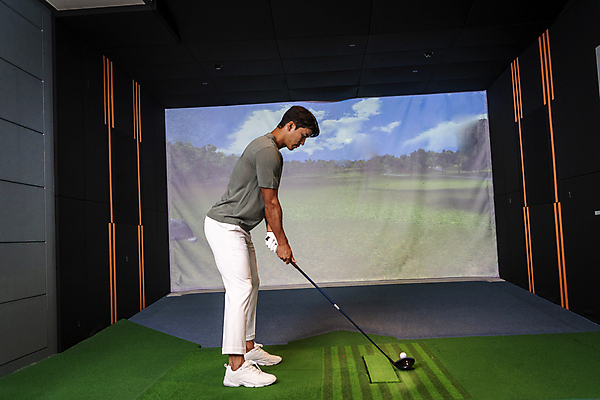 포토 JPG 전신 응시 남자 40대 중년 중년라이프 골프공 실내 한명 서기 들기 취미 옆모습 운동 스크린 골프채 한국인 잡기 골프연습장 골프연습 스크린골프 스크린골프장 중년남자한명만 영포티 국내포토 1 라이프스타일 시선 뷰포인트 골프 공 모션 골프장 골프용품 건강 사람 동양인 성인 내부 연습 신조어 남자한명만 중년남자만 파일형식