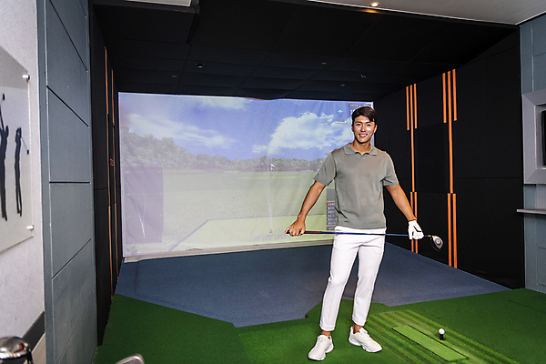 포토 JPG 전신 응시 남자 40대 중년 중년라이프 골프공 실내 한명 서기 미소 들기 취미 앞모습 운동 스크린 골프채 한국인 골프연습장 골프연습 스크린골프 스크린골프장 중년남자한명만 영포티 국내포토 1 라이프스타일 시선 뷰포인트 골프 공 모션 골프장 골프용품 표정 건강 사람 동양인 성인 내부 연습 신조어 남자한명만 중년남자만 파일형식