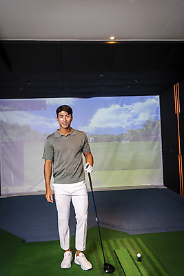 포토 JPG 전신 응시 남자 40대 중년 중년라이프 골프공 실내 한명 서기 미소 취미 앞모습 운동 스크린 골프채 한국인 잡기 골프연습장 골프연습 스크린골프 스크린골프장 중년남자한명만 영포티 국내포토 1 라이프스타일 시선 뷰포인트 골프 공 모션 골프장 골프용품 표정 건강 사람 동양인 성인 내부 연습 신조어 남자한명만 중년남자만 파일형식