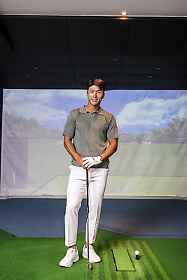 포토 JPG 전신 응시 남자 40대 중년 중년라이프 골프공 실내 한명 서기 미소 취미 앞모습 운동 스크린 골프채 한국인 잡기 손모으기 골프연습장 골프연습 스크린골프 스크린골프장 중년남자한명만 영포티 국내포토 1 라이프스타일 시선 뷰포인트 골프 공 모션 골프장 골프용품 표정 건강 사람 동양인 손짓 성인 내부 연습 신조어 남자한명만 중년남자만 파일형식