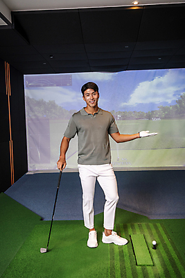 포토 JPG 전신 응시 남자 40대 중년 중년라이프 골프공 실내 한명 서기 미소 취미 앞모습 운동 손들기 스크린 골프채 한국인 가리킴 잡기 골프연습장 골프연습 스크린골프 스크린골프장 중년남자한명만 영포티 국내포토 1 라이프스타일 시선 뷰포인트 골프 공 모션 골프장 골프용품 표정 건강 사람 동양인 손짓 성인 내부 연습 신조어 남자한명만 중년남자만 파일형식