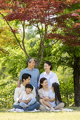 포토 JPG 주간 전신 나무 응시 공원 여자 노년 남자 행복 어린이 가족 단풍나무 손자 손녀 미소 앉기 소녀 소년 잔디 여러명 상반신 성인 야외 앞모습 옆모습 10대 30대 소풍 한국인 자녀 가족라이프 60대 즐거움 돗자리 단체사진 국내포토 자연요소 식물 라이프스타일 시선 공공시설 감정 뷰포인트 다수 단풍 관계 모션 청소년 표정 사람 동양인 장년 야외활동 손주 기념사진 파일형식