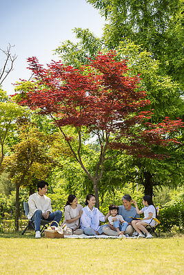포토 JPG 주간 전신 나무 응시 공원 여자 노년 남자 행복 어린이 가족 단풍나무 손자 손녀 미소 앉기 소녀 소년 잔디 여러명 상반신 성인 야외 앞모습 10대 30대 소풍 손들기 한국인 자녀 가족라이프 60대 즐거움 돗자리 소풍바구니 어깨에손 단체사진 국내포토 자연요소 식물 라이프스타일 시선 공공시설 감정 뷰포인트 다수 단풍 관계 모션 청소년 표정 사람 동양인 장년 야외활동 바구니 손주 기념사진 파일형식