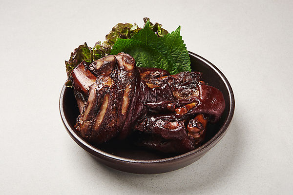 포토 JPG 스튜디오촬영 그릇 회색배경 실내 돼지고기 요리 사람없음 상추 담기 깻잎 야식 족발 왕족발 국내포토 식기 백그라운드 채소 모션 육류 내부 회색 파일형식