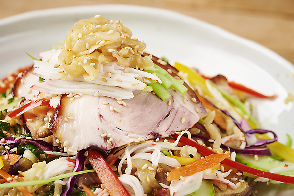 포토 JPG 스튜디오촬영 접시 실내 요리 근접촬영 사람없음 아웃포커스 야식 족발 냉채족발 맛살 나무배경 국내포토 식기 음식 뷰포인트 백그라운드 촬영기법 돼지고기 내부 파일형식