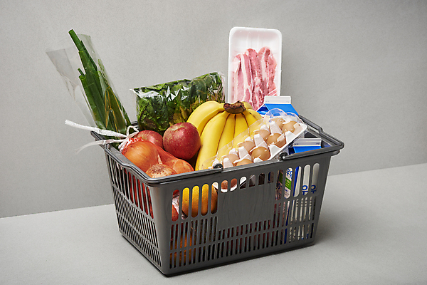 포토 JPG 스튜디오촬영 음식 회색배경 양파 바나나 실내 사람없음 쇼핑 장보기 계란 우유 사과 장바구니 오브젝트 담기 삼겹살 파 시금치 식자재 인플레이션 국내포토 백그라운드 채소 과일 모션 유제품 돼지고기 내부 경제 바구니 알 회색 파일형식