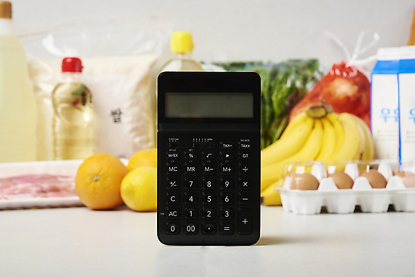 포토 JPG 스튜디오촬영 음식 오렌지 회색배경 양파 바나나 실내 사람없음 계란 우유 계산기 쌀 식용유 오브젝트 삼겹살 식자재 인플레이션 국내포토 백그라운드 채소 과일 문구용품 유제품 곡류 돼지고기 내부 경제 알 장비 회색 기름_음식 파일형식