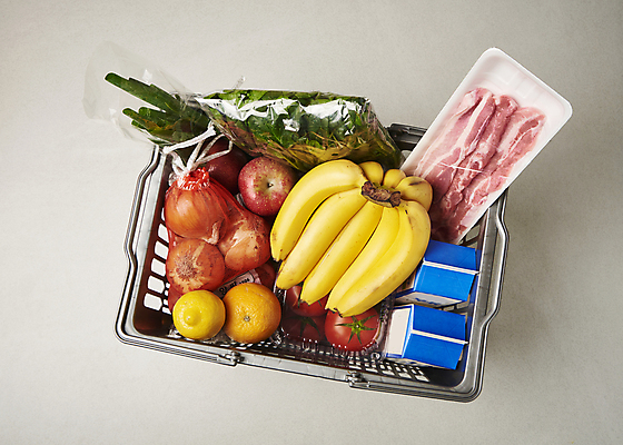 포토 JPG 스튜디오촬영 음식 토마토 오렌지 회색배경 양파 바나나 실내 사람없음 쇼핑 장보기 하이앵글 우유 사과 레몬 장바구니 오브젝트 담기 삼겹살 파 시금치 식자재 인플레이션 국내포토 뷰포인트 백그라운드 채소 과일 모션 유제품 돼지고기 내부 경제 바구니 회색 파일형식