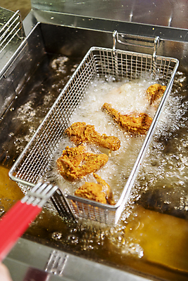 포토 JPG 실내 사람없음 주방 치킨 거품 튀김 식용유 튀김망 튀김기 국내포토 음식 주방용품 내부 조리도구 기름_음식 닭고기요리 파일형식