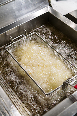 포토 JPG 실내 사람없음 주방 거품 튀김 식용유 요리중 넣기 튀김망 튀김기 국내포토 음식 모션 주방용품 내부 조리도구 기름_음식 파일형식