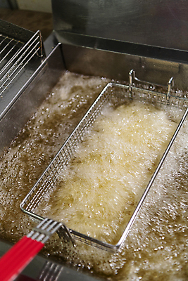 포토 JPG 실내 사람없음 주방 거품 튀김 식용유 요리중 넣기 튀김망 튀김기 국내포토 음식 모션 주방용품 내부 조리도구 기름_음식 파일형식