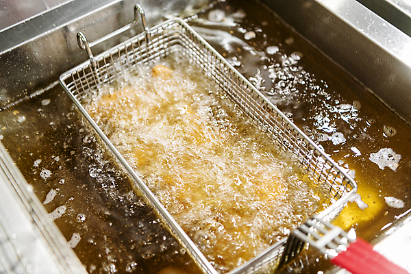 포토 JPG 실내 사람없음 주방 거품 튀김 식용유 요리중 넣기 튀김망 튀김기 국내포토 음식 모션 주방용품 내부 조리도구 기름_음식 파일형식