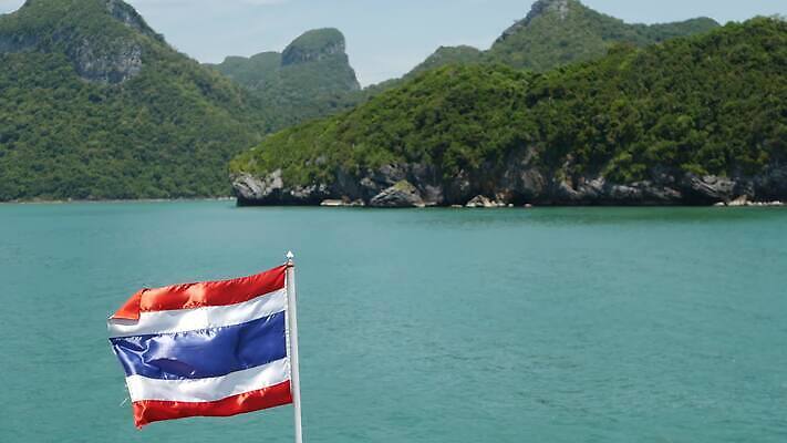 전통 공원 아시아 문화 파도 바다 섬 여행 태국 휴가 열대 산 파노라마 풍경 사람없음 초록색 물 여름 파란색 맑음 놀람 줄무늬 전원 깃발 열대우림 심볼 언덕 암초 석호 가죽끈 이국적 전국 터키석 파라다이스 카피스페이스 4K MP4 해외동영상 클립영상 자연요소 계절 공공시설 감정 나라 컬러 무늬 날씨 촬영기법 표정 공백 끈 전기에너지 숲 가죽 보석 동영상 파일형식
