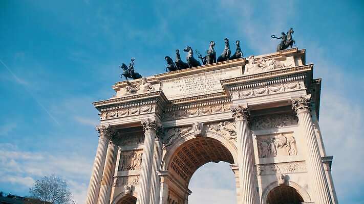 외관 공원 유럽 문화 조각 여행 건축양식 하늘 휴가 미술 풍경 사람없음 야외 건물 도시풍경 조각상 평화 이탈리아 수확 도시 역사 속도 아치 대문 정사각형 대리석 타운 기념물 천연기념물 나폴레옹 랜드마크 밀라노 옛날 가리발디 4K MP4 해외동영상 클립영상 도형 건축물 공공시설 건축 나라 컨셉 농업 재료 문화예술 조형물 문 위인 동영상 정치가 파일형식