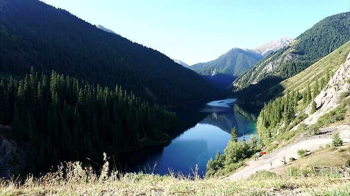 나무 공원 아시아 호수 컬러 여행 자연 산 사람없음 야외 목재 초록색 물 환경 계곡 소나무 사찰 보트 숲 언덕 장면 전나무 카자흐스탄 4K 타임랩스 알마티 MP4 해외동영상 클립영상 자연요소 식물 공공시설 나라 배_교통 재료 종교건축 촬영기법 생태계 동영상 파일형식