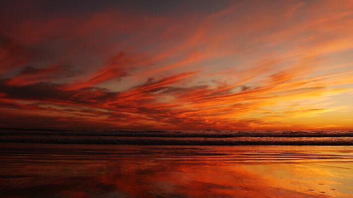선 파도 바다 분홍색 하늘 표면 파노라마 경사 사람없음 빛 컬러풀 뷰티 항구 보라색 미국 침묵 황혼 일몰 새벽 꿈 자유 분위기 휴양지 캘리포니아 베네치아 태평양 천국 로스앤젤레스 강렬 스펙트럼 아열대 환상 수평선 카피스페이스 4K 산타모니카 MP4 해외동영상 클립영상 자연요소 컬러 컨셉 북아메리카 교통시설 촬영기법 노을 소리 이탈리아 공백 장소 동영상 파일형식