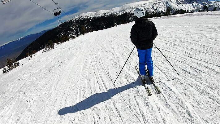 라이프스타일 유럽 스포츠 여행 겨울 장난 배낭 모션 자연 하늘 휴가 스키 산 경사 야외 태양 맑음 얼음 등산 트래킹 재킷 하이킹 추위 자유 흰색 체험 그룹 정상 가루 속도 스키선수 느림 무임승차 선로 화창 MOV 해외동영상 클립영상 자연요소 계절 나라 컬러 컨셉 가방 레저 날씨 겨울스포츠 운동선수 생활 외투 승차 생태계 동영상 파일형식