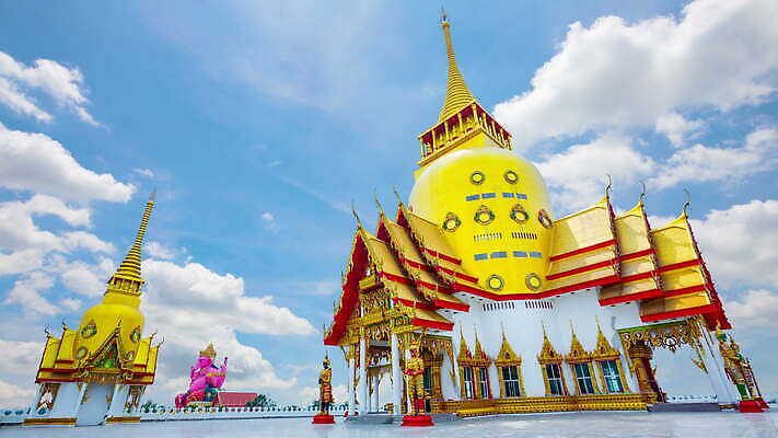 전통 디자인 아시아 종교 문화 벽 컬러 조각 여행 백그라운드 패턴 불교 건축양식 태국 하늘 미술 사람없음 건물 장식 여름 파란색 컬러풀 조각상 궁전 골동품 기도 도시 사찰 화려 영혼 역사 황금 심볼 방콕 장면 동쪽 옛날 4K MOV 해외동영상 클립영상 건축물 계절 건축 나라 컨셉 고건축 무늬 종교건축 문화예술 조형물 방향 동영상 파일형식