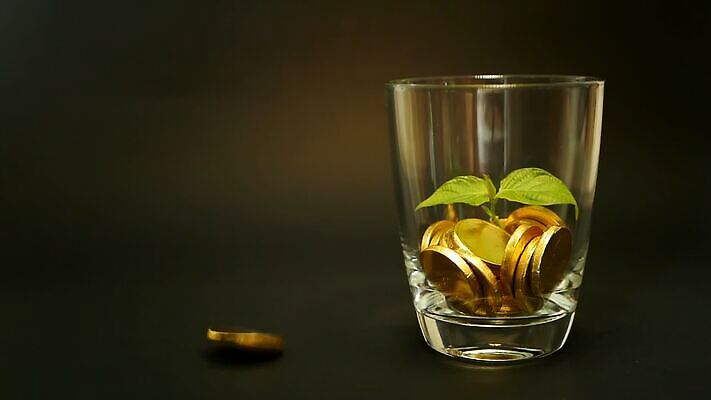 컨셉 돈 비즈니스 유리 성공 미래 사람없음 금융 경제 동전 저축 성장 항아리 재산 황금 가격 심볼 회전 투자 이익 회계 대출 관심 수입 MOV 해외동영상 슬로모션 클립영상 재질 촬영기법 도자기 동영상 파일형식