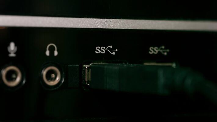 손 선 인터넷 비즈니스 통신 비행기 주택 사람없음 내부 컴퓨터 디지털 공책 자료 힘 장비 에너지 과학기술 정보 네트워크 콘센트 플러그 연결 USB 전자 철사 포트 편리함 소통 삽입 요금 충전기 4K MP4 해외동영상 클립영상 컨셉 항공교통 문구용품 대중교통 기술 건물 신체부위 전자제품 기계 동영상 충전 파일형식