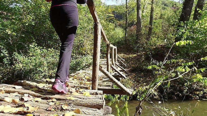 나무 1 라이프스타일 공원 여자 스포츠 잎 난간 모션 자연 아침 바나나 건강 한명 사람 동양인 야외 목재 초록색 여름 파란색 달리기 조깅 운동 우주 중국 활발 숲 연습 마라톤 달리기선수 철책 4K MP4 해외동영상 클립영상 주간 식물 계절 공공시설 아시아 컬러 컨셉 과일 재료 인종 경기 생활 육상스포츠 생태계 육상선수 동영상 파일형식
