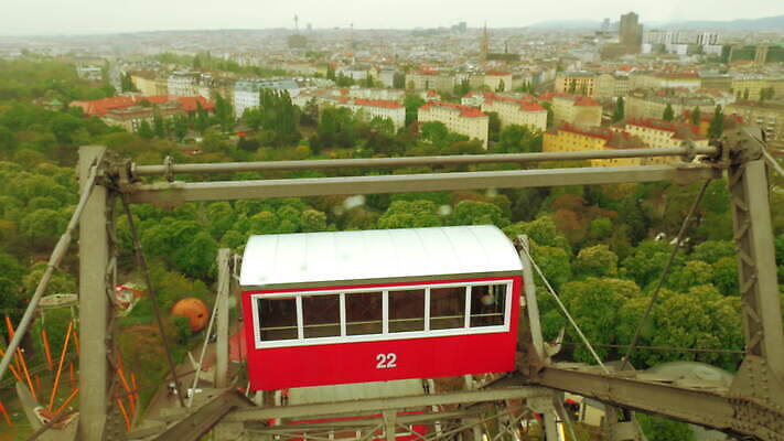 나무 공원 실루엣 여행 모션 하늘 휴식 안테나 사람없음 야외 건물 파란색 기계 기쁨 나뭇가지 도시 원형 비엔나 오스트리아 닫기 승차 그림 회전 회전목마 땅바닥 4K MOV 해외동영상 클립영상 도형 식물 건축물 공공시설 감정 유럽 컬러 컨셉 통신 바닥 촬영기법 놀이기구 동영상 파일형식