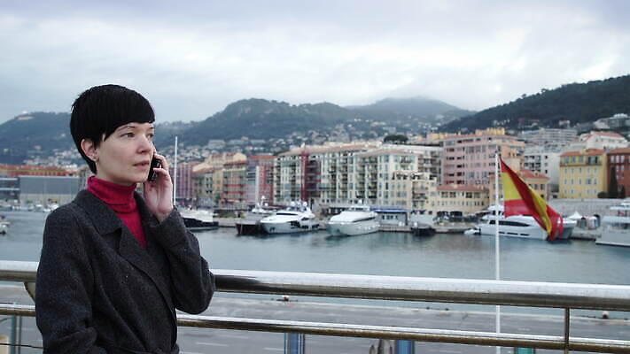 백인 직업 라이프스타일 여자 바다 여행 포즈 인터넷 성공 모바일 휴가 거리 세포 말하기 대화 한명 사람 성인 야외 스마트폰 핸드폰 여행객 외침 봄 도시 우아함 무선전화기 전화기 부름 프로방스 셀룰러 4G 4K MOV 해외동영상 클립영상 서양인 1 계절 컨셉 모션 IT 생활 전자제품 스마트기기 소리 동영상 파일형식