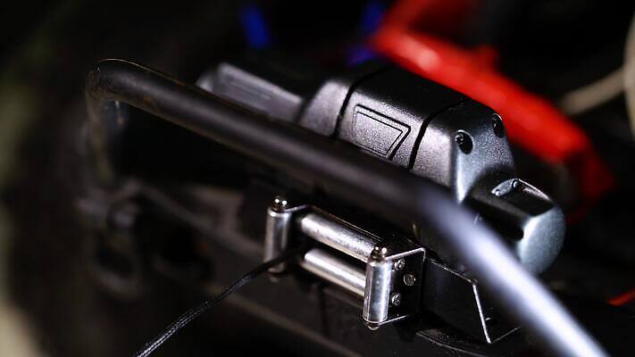 산업 도로 밧줄 여행 교통시설 자동차 취미 사람없음 금속 기계 장비 운전 화물 긴급 도움 바퀴 고리 당기기 실패 사건 고장 리프트 짐차 엔진 정비공 잭 기어 얼레 격파 대피 비포장도로 자동 지원 헬프 4K MOV 해외동영상 클립영상 레이스천 길 줄 육상교통 교통 컨셉 모션 재질 운송업 직물 기술자 좌절 시설 동영상 파일형식