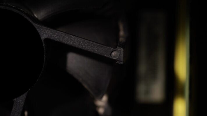 디자인 산업 컨셉 통신 부분 실내 사람없음 내부 장식 파란색 컴퓨터 컬러풀 금속 디지털 검은색 힘 공연 장비 게임 뜨거움 부채 시원함 속도 순환 전자 시스템 온도 냉각기 마더보드 프로세서 하드웨어 4K MOV 해외동영상 클립영상 컬러 모션 재질 놀이 이벤트 전자제품 동영상 파일형식