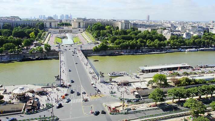 유럽 벽 여행 건축양식 유리 사람 사람없음 건물 여름 울타리 도시풍경 탑 금속 프랑스 도시 역사 심볼 프랑스어 랜드마크 수도권 파리(프랑스) 4K MP4 해외동영상 클립영상 문자 건축물 계절 건축 나라 재질 풍경 담장 지역 동영상 파일형식