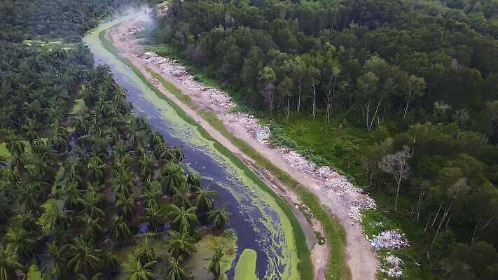 자연 사람없음 야외 하이앵글 쌓기 환경 재활용 오염 지저분함 보호 쓰레기 폐기물 버리기 한조각 자원 흙더미 낭비 내추럴 고물상 생태학 4K MOV 해외동영상 클립영상 1 교육 뷰포인트 컨셉 모션 흙 감각 친환경 생태계 동영상 파일형식 더미
