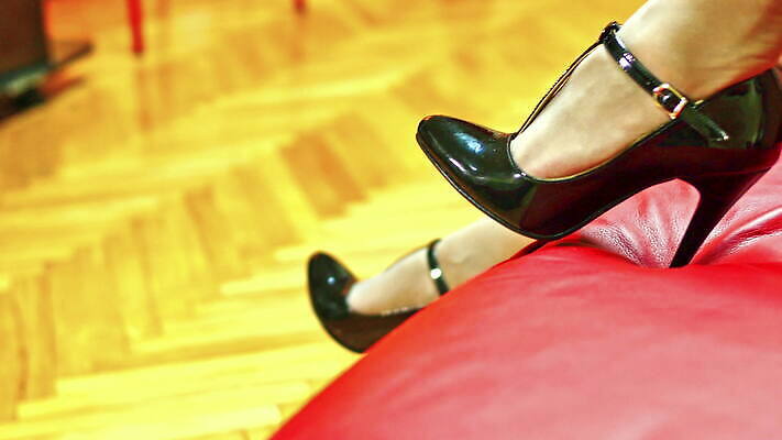 백인 모델 라이프스타일 여자 컬러 백그라운드 신발 신체 놀이 양말 주택 사람 성인 내부 섹시 유행 방 흰색 그물 화려 우아함 누드 날씬함 피부 스타킹 란제리 양발 집착 타이즈 팬티스타킹 스타일 4K MOV 해외동영상 클립영상 서양인 옷 컨셉 건물 생활 신체부위 속옷 몸매 동영상 파일형식