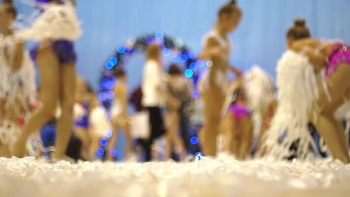 라이프스타일 여자 실루엣 어린이 스포츠 컬러 컨셉 건강 웃음 컵 청춘 경쟁 경기장 카펫 기쁨 자유 당기기 유연 클럽 체육관 체조선수 꽃가루 체조 에어로빅 동영상 노려봄 곡예사 지휘대 토너먼트 필승 자극 MOV 해외동영상 슬로모션 클립영상 직업 식기 감정 스포츠시설 모션 운동선수 촬영기법 표정 사람 생활 운동 춤 우승 가루 파일형식