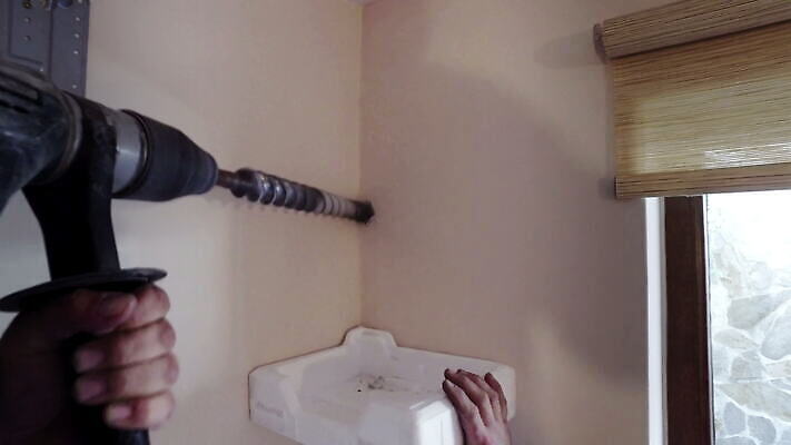 직업 1 남자 산업 비즈니스 공장 노동자 주택 실내 사람 과학기술 공구 업무 수리 연기 제조 직원 파이프 부활 무거움 개발 건축업자 린스 송곳 4K MOV 해외동영상 클립영상 건축 공업 기술 내부 건물 도구 작업 무게 동영상 파일형식