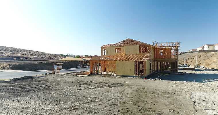 산업 부동산 새로움 주택 안테나 사람없음 건물 건설현장 땅 머리위 먼지 이웃 항공촬영 개발 4K MP4 해외동영상 클립영상 건축물 뷰포인트 컨셉 통신 건설업 재산 동영상 파일형식