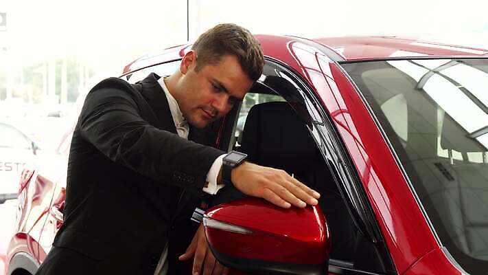 셔츠 돈 의자 비즈니스 바지 자동차 열쇠 전등 새로움 수염 한명 정장 세일 상점 검은색 어둠 재킷 거래 덮개 흰색 비즈니스맨 바퀴 선택 구매 토론 브레이크 손목시계 피부 서비스 속도 연료 가스 엔진 모터 디젤 완벽 자동 조언 대리인 4K MOV 해외동영상 클립영상 1 옷 남자 육상교통 시계 컬러 가구 컨셉 상의 장신구 하의 조명 사람 신체부위 쇼핑 외투 뚜껑 직장인 재산 동영상 파일형식