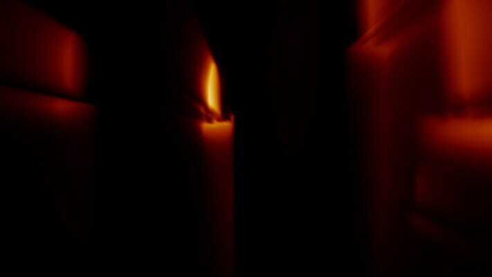 컬러 백그라운드 촛불 불 휴가 불꽃 따뜻함 사람없음 장식 빨간색 빛 평화 검은색 어둠 희망 축하 뜨거움 고리 그룹 야간 저녁 심볼 회전 기념물 빛망울 연소 왁스 패닝샷 MOV 해외동영상 클립영상 자연요소 감정 컨셉 초 촬영기법 동영상 파일형식