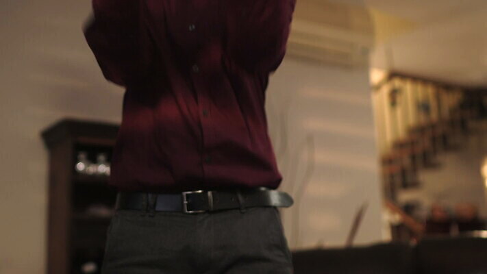 손 종이 조각 백그라운드 비즈니스 주택 실내 사랑 사람 정장 성인 빨간색 사무실 식당 어둠 손상 낭만 분노 폭력 던지기 신문 우아함 충돌 싸움 찢어짐 많음 MOV 해외동영상 클립영상 옷 감정 컬러 컨셉 모션 내부 건물 신체부위 간행물 상점 뉴스 사회이슈 동영상 파일형식