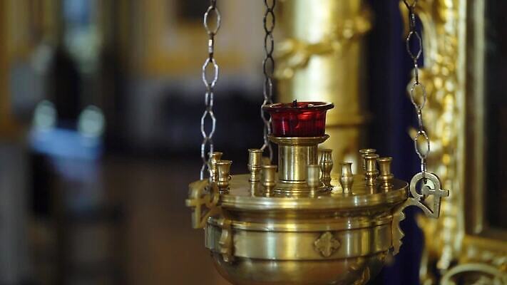 전통 기독교 종교 크리스마스 촛불 불 부활절 실내 사람없음 내부 빛 노란색 교회 믿음 성경 어둠 희망 침묵 기도 사찰 예수 영혼 집중 명상 신성 수도원 연소 숭배 신앙심 왁스 제단 천진난만 충실 크리스마스이브 화상 MOV 해외동영상 클립영상 자연요소 기념일 감정 컬러 컨셉 초 종교용품 종교건축 건물 소리 신_종교 상처 동영상 파일형식