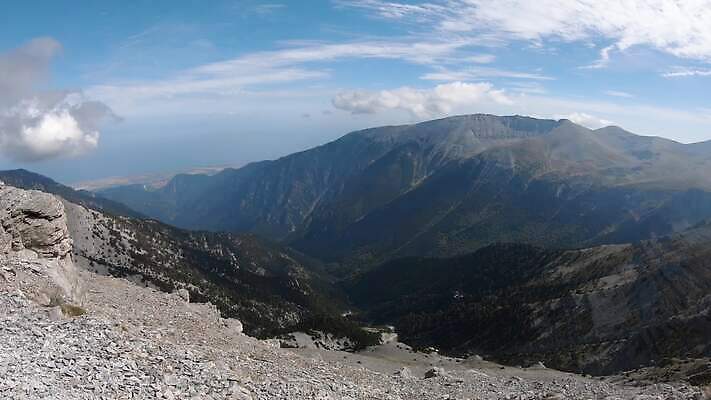 스포츠 여행 배낭 자연 산 사람없음 등산 트래킹 하이킹 그룹 황무지 정상 위험 고도 그리스 오르기 신화 그리스인 발칸반도 산악가 원정 절정 하이커 1인칭시점 4K MP4 해외동영상 클립영상 서양인 시선 유럽 컨셉 가방 모션 레저 생태계 동영상 파일형식