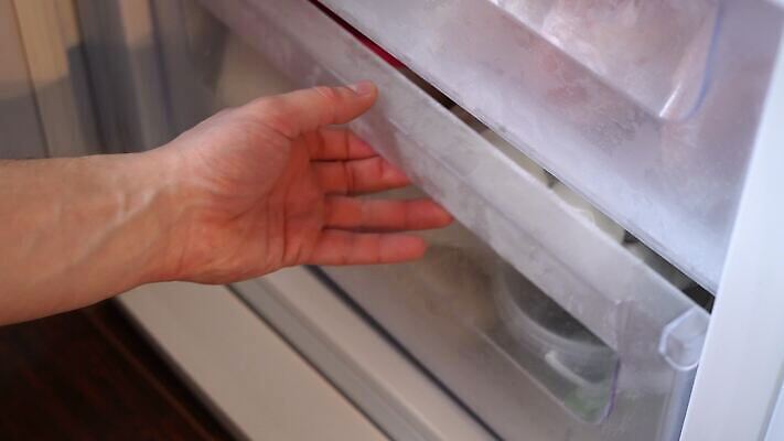 손 음식 선반 요리 얼음 당기기 점심식사 경단 냉동고 인기 핸드메이드 4K MP4 해외동영상 클립영상 자연요소 가구 모션 신체부위 식사 동영상 파일형식