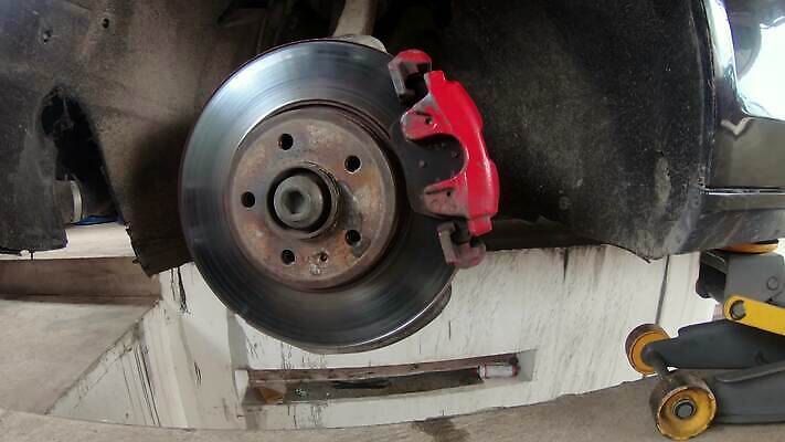 산업 부분 교통시설 자동차 노동자 새로움 안전 사람 사람없음 금속 장비 흰색 공구 바퀴 작업실 변화 수리 브레이크 서비스 타이어 볼트 시스템 고정 정비공 유지 패드 교체 단절 자동 차고 철강 캘리퍼스 4K MP4 해외동영상 클립영상 직업 육상교통 컬러 교통 컨셉 재질 도구 기술자 시설 동영상 파일형식