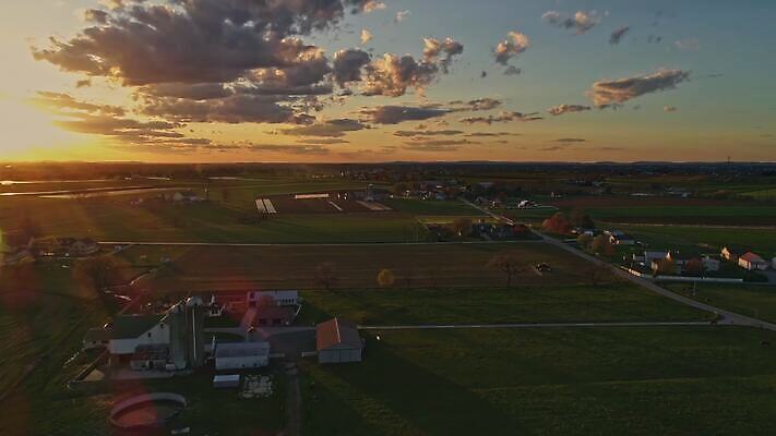 나무 식물 계절 백그라운드 밭 농업 자연 하늘 아침 사람없음 야외 초록색 파란색 빛 농작물 햇빛 태양 농장 농경지 노란색 일출 환경 맑음 일몰 봄 새벽 흰색 시골 시간 황금 땅 장면 스카이라인 내추럴 밭일 수평선 4K MOV 해외동영상 클립영상 주간 자연요소 산업 컬러 날씨 노을 생태계 동영상 파일형식