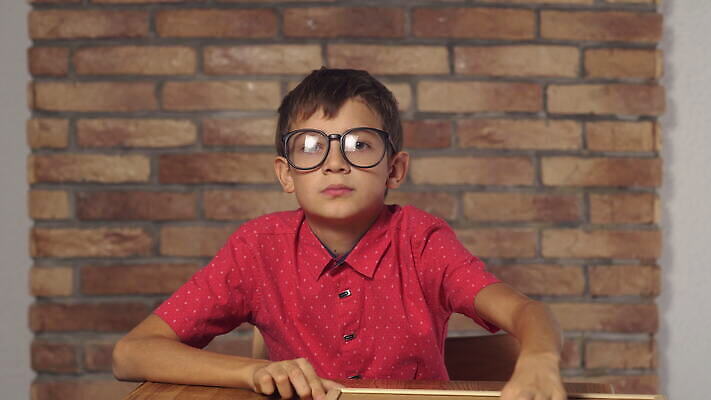 어린이 남학생 인터넷 비즈니스 통신 정보기술 한명 소년 단어 전자제품 컴퓨터 자료 기쁨 기록 9 네트워크 엔지니어 암호 스마트 서비스 이젤 화이트보드 공학 전자상거래 패드 데이터베이스 소프트웨어 정중 필기체 하드웨어 코딩 4K MOV 해외동영상 클립영상 문자 1 학생 교육 남자 감정 컨셉 기술 사람 숫자 미술도구 기술자 동영상 컴퓨터교육 파일형식