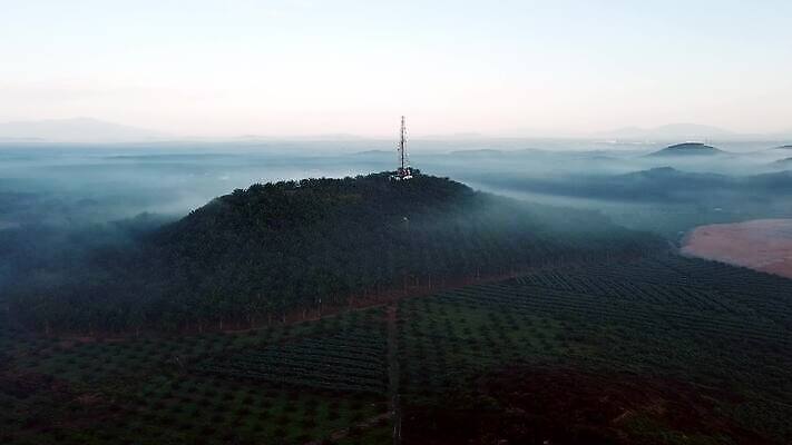여행 통신 모바일 안테나 손바닥 사람없음 농장 환경 탑 네트워크 재산 역 연결 전화기 언덕 신호 상업 송신기 줄서기 철강 4K MOV 해외동영상 클립영상 건축물 손 농업 교통시설 모션 금융 동영상 파일형식